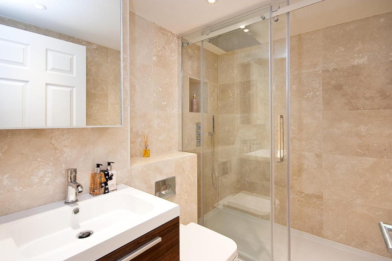 Stunning 2-Bedroom-Hosted By Sweetstay London Exterior foto